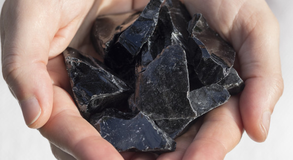 Najmocniejsze kamienie ochronne - turmalin, tygrysie oko, malachit i obsydian